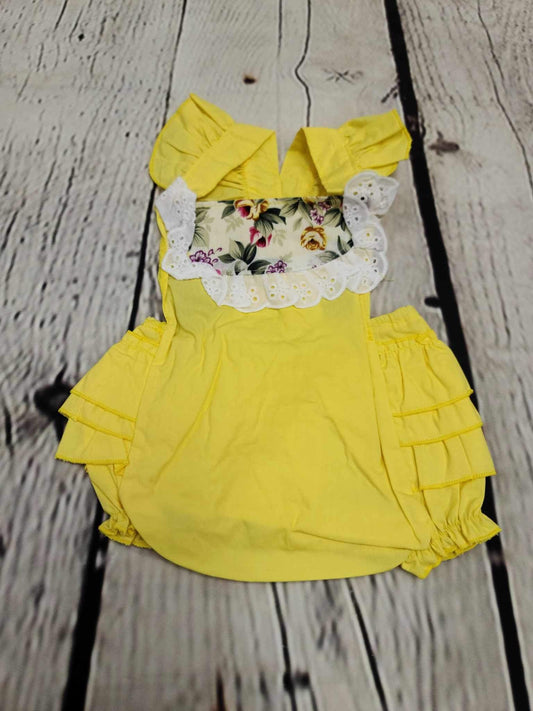 Frills in yellow romper